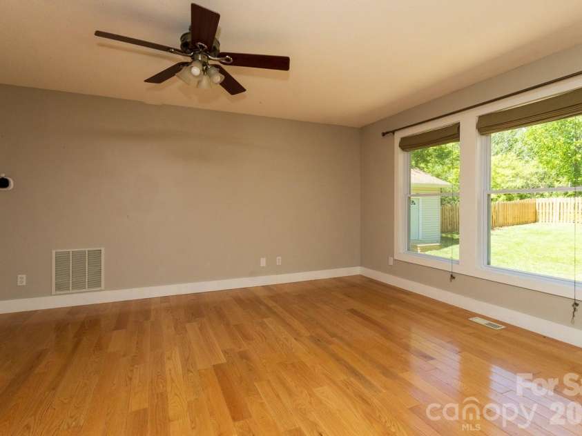 55 Eden Glen Road, Black Mountain, NC 28711.  MLS# CAR4377554, YatesRealty ID 18422. 