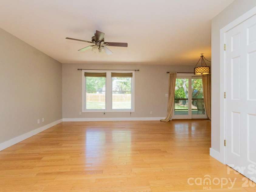 55 Eden Glen Road, Black Mountain, NC 28711.  MLS# CAR4377554, YatesRealty ID 18422. 