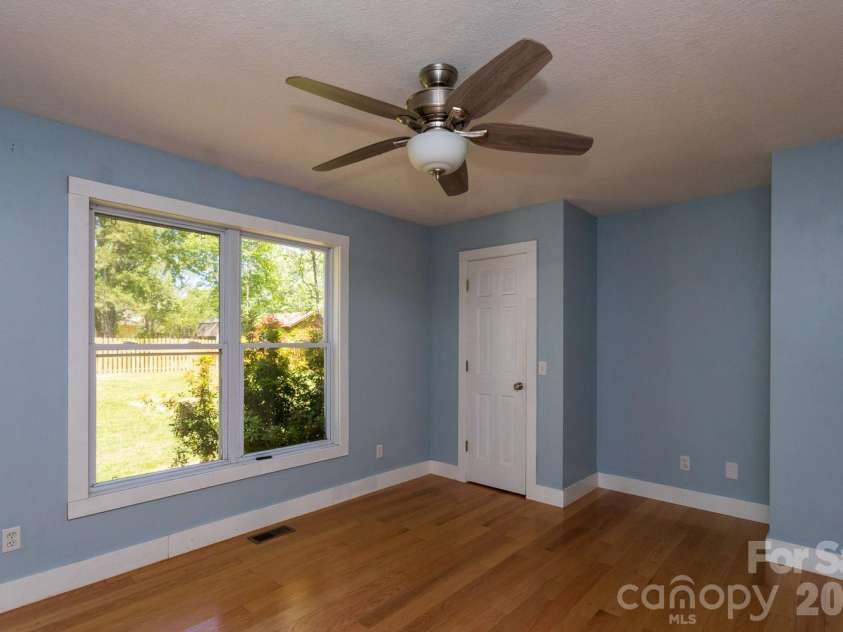 55 Eden Glen Road, Black Mountain, NC 28711.  MLS# CAR4377554, YatesRealty ID 18422. 