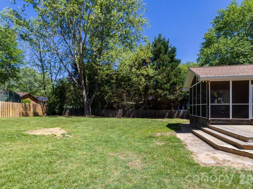 55 Eden Glen Road, Black Mountain, NC 28711.  MLS# CAR4377554, YatesRealty ID 18422. 