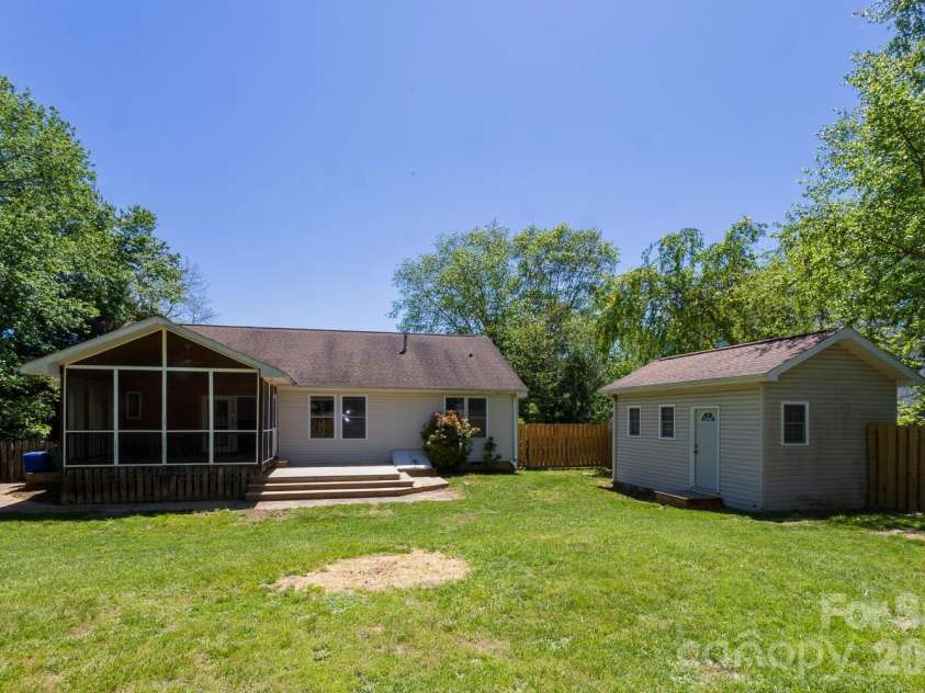 55 Eden Glen Road, Black Mountain, NC 28711.  MLS# CAR4377554, YatesRealty ID 18422. 