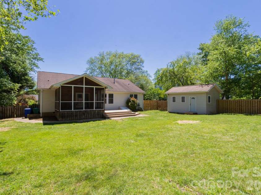 55 Eden Glen Road, Black Mountain, NC 28711.  MLS# CAR4377554, YatesRealty ID 18422. 