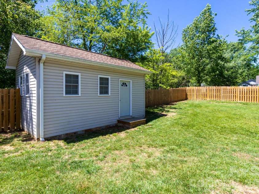 55 Eden Glen Road, Black Mountain, NC 28711.  MLS# CAR4377554, YatesRealty ID 18422. 