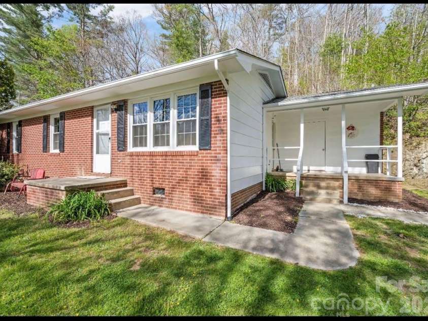 121 Dale Earnhardt Drive, Burnsville, NC 28714.  MLS# CAR4377542, YatesRealty ID 18423. 