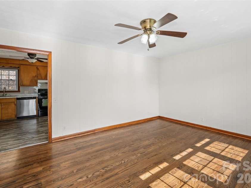 121 Dale Earnhardt Drive, Burnsville, NC 28714.  MLS# CAR4377542, YatesRealty ID 18423. 