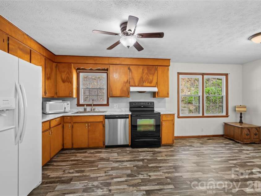 121 Dale Earnhardt Drive, Burnsville, NC 28714.  MLS# CAR4377542, YatesRealty ID 18423. 