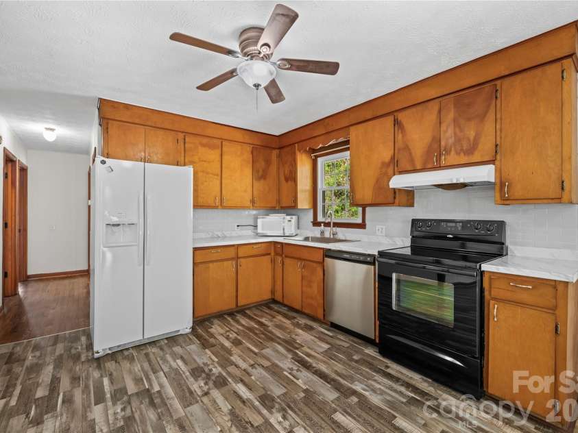 121 Dale Earnhardt Drive, Burnsville, NC 28714.  MLS# CAR4377542, YatesRealty ID 18423. 