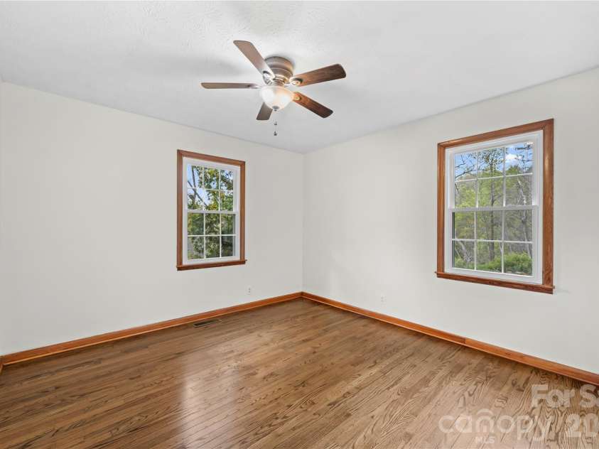 121 Dale Earnhardt Drive, Burnsville, NC 28714.  MLS# CAR4377542, YatesRealty ID 18423. 
