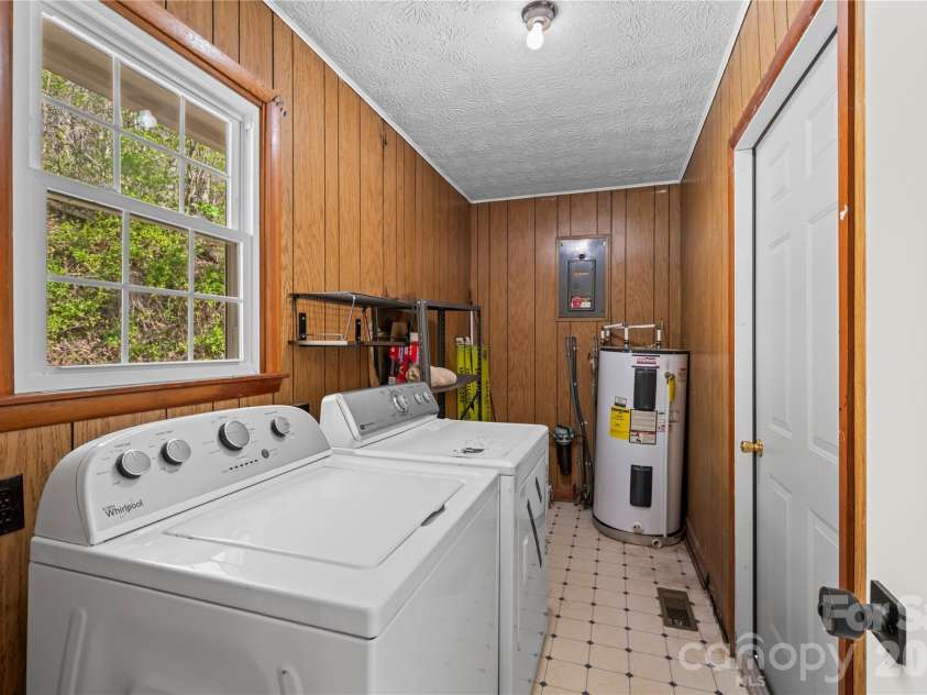 121 Dale Earnhardt Drive, Burnsville, NC 28714.  MLS# CAR4377542, YatesRealty ID 18423. 