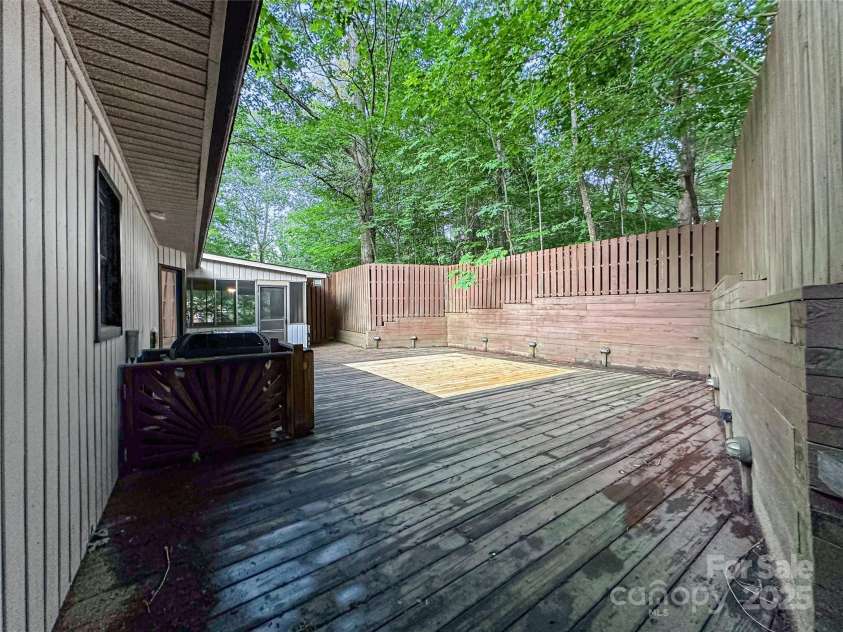 1700 Abbottsford Drive, Kernersville, NC 27284.  MLS# CAR4265303, YatesRealty ID 18424. 