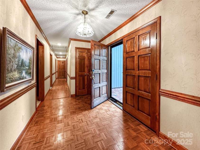 1700 Abbottsford Drive, Kernersville, NC 27284.  MLS# CAR4265303, YatesRealty ID 18424. 