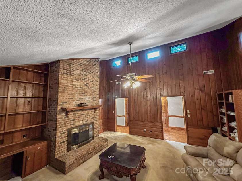 1700 Abbottsford Drive, Kernersville, NC 27284.  MLS# CAR4265303, YatesRealty ID 18424. 