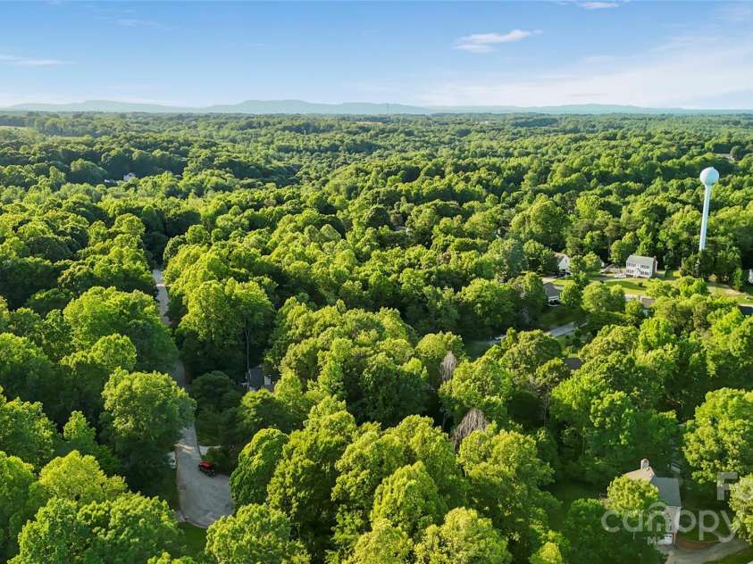 1700 Abbottsford Drive, Kernersville, NC 27284.  MLS# CAR4265303, YatesRealty ID 18424. 