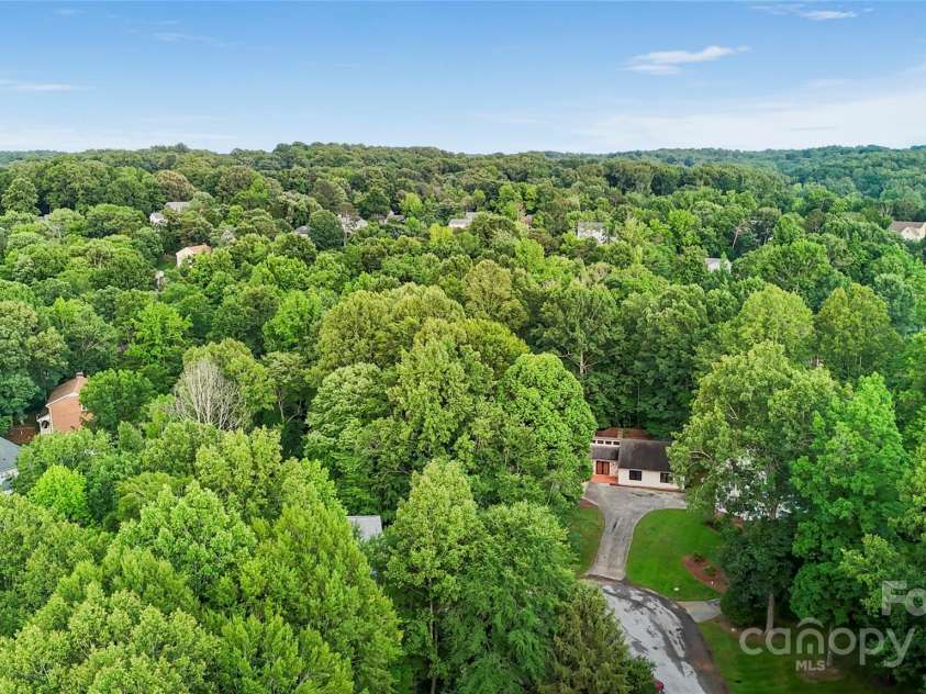 1700 Abbottsford Drive, Kernersville, NC 27284.  MLS# CAR4265303, YatesRealty ID 18424. 