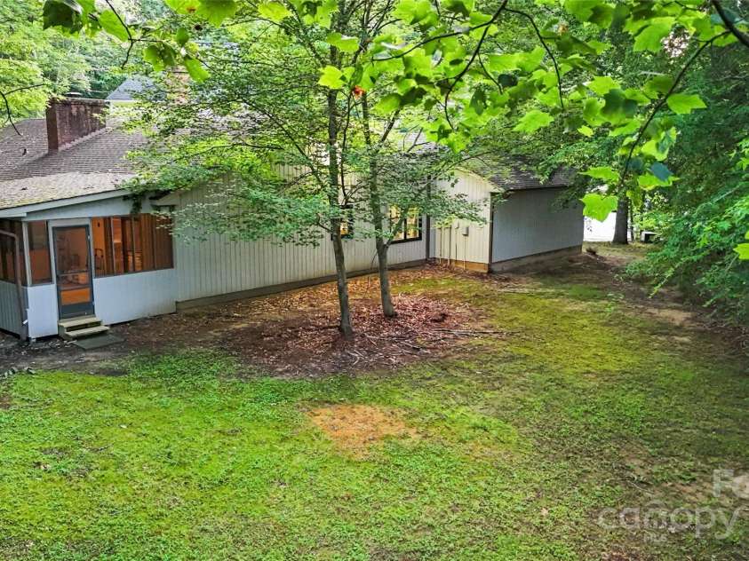 1700 Abbottsford Drive, Kernersville, NC 27284.  MLS# CAR4265303, YatesRealty ID 18424. 