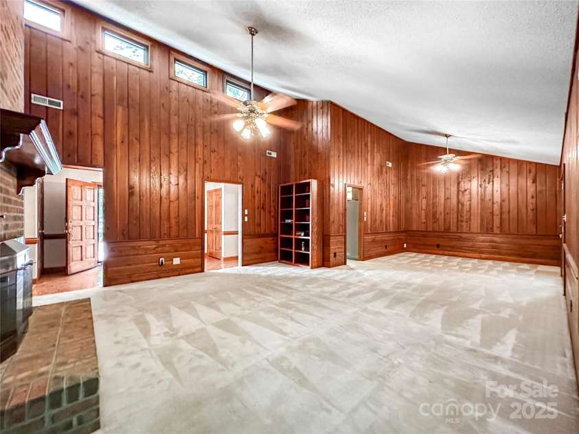 1700 Abbottsford Drive, Kernersville, NC 27284.  MLS# CAR4265303, YatesRealty ID 18424. 