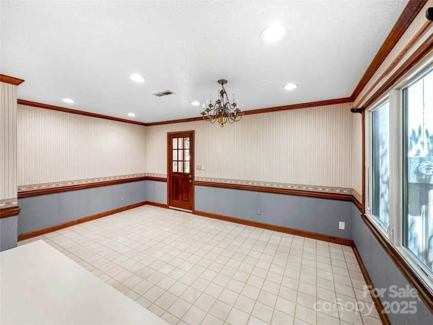 1700 Abbottsford Drive, Kernersville, NC 27284.  MLS# CAR4265303, YatesRealty ID 18424. 