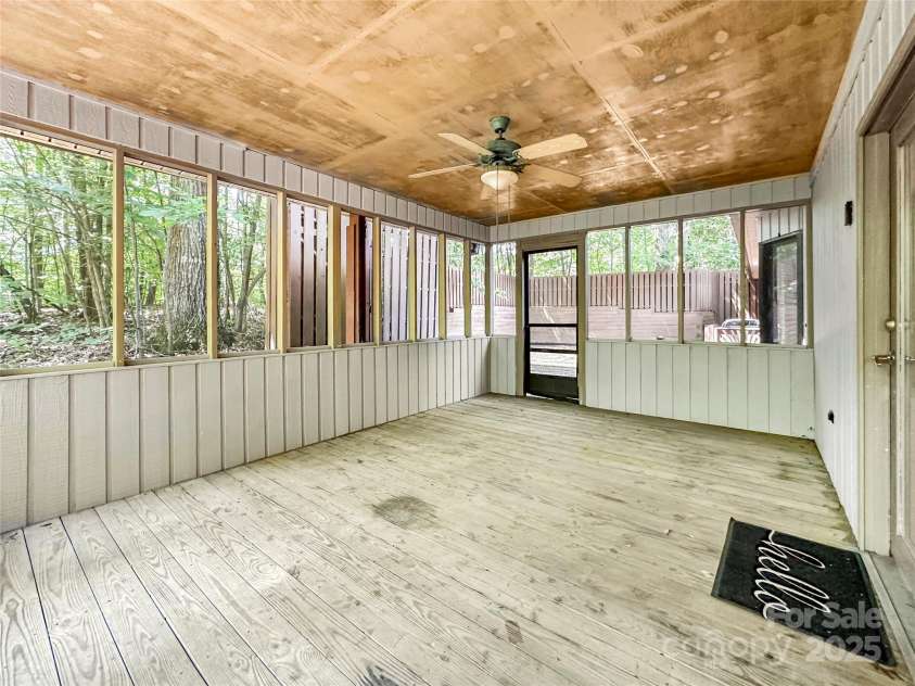 1700 Abbottsford Drive, Kernersville, NC 27284.  MLS# CAR4265303, YatesRealty ID 18424. 