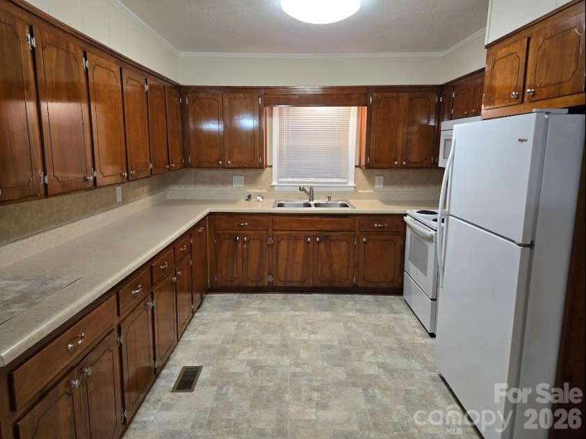 2191 Maple Valley Place, Lenoir, NC 28645.  MLS# CAR4377648, YatesRealty ID 18424. 