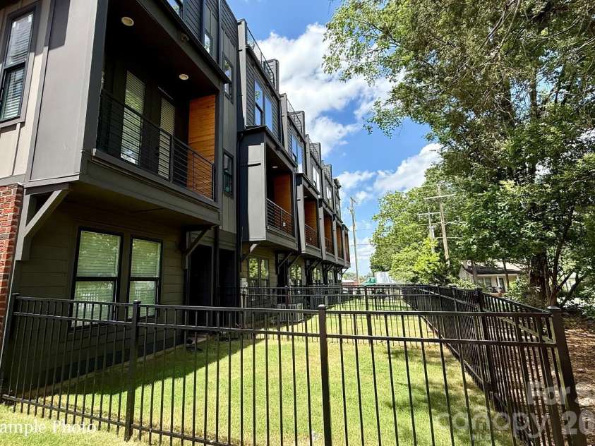 2144 Ford View Lane, Charlotte, NC 28206.  MLS# CAR4377834, YatesRealty ID 18425. 