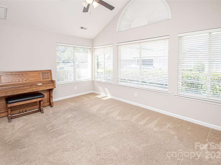 8183 Sultana Circle, Charlotte, NC 28227.  MLS# CAR4267059, YatesRealty ID 18426. 