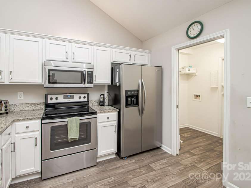 8183 Sultana Circle, Charlotte, NC 28227.  MLS# CAR4267059, YatesRealty ID 18426. 