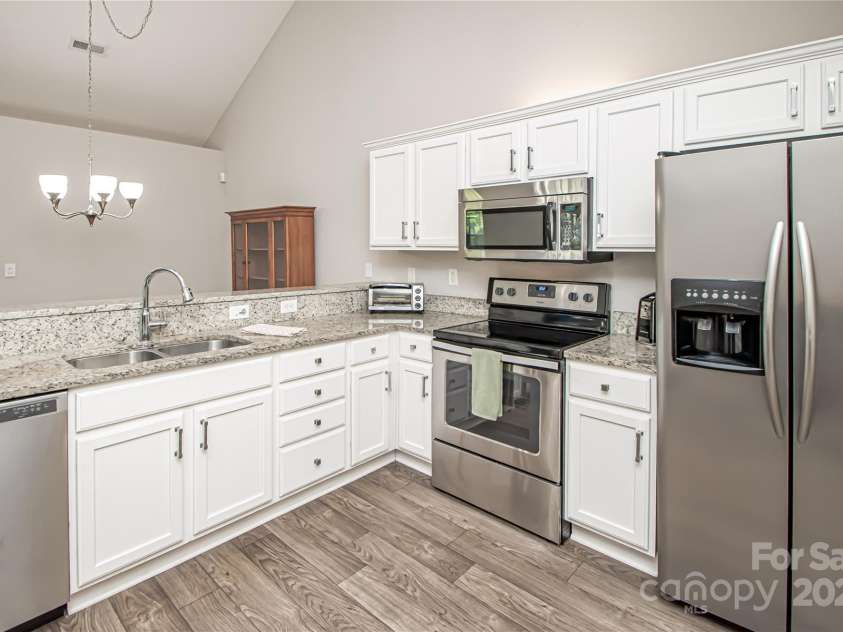 8183 Sultana Circle, Charlotte, NC 28227.  MLS# CAR4267059, YatesRealty ID 18426. 