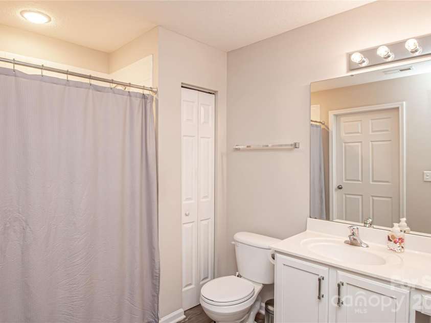 8183 Sultana Circle, Charlotte, NC 28227.  MLS# CAR4267059, YatesRealty ID 18426. 