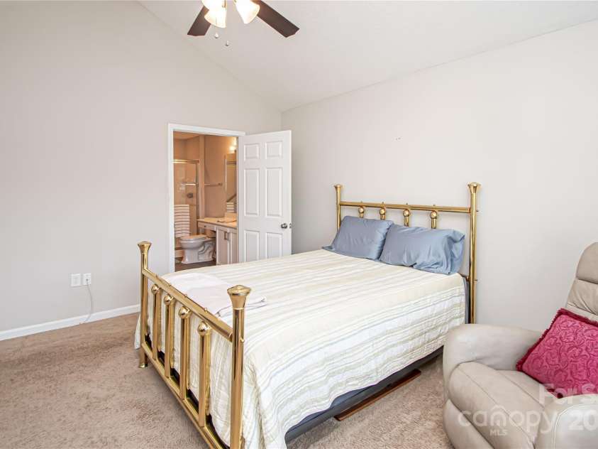 8183 Sultana Circle, Charlotte, NC 28227.  MLS# CAR4267059, YatesRealty ID 18426. 