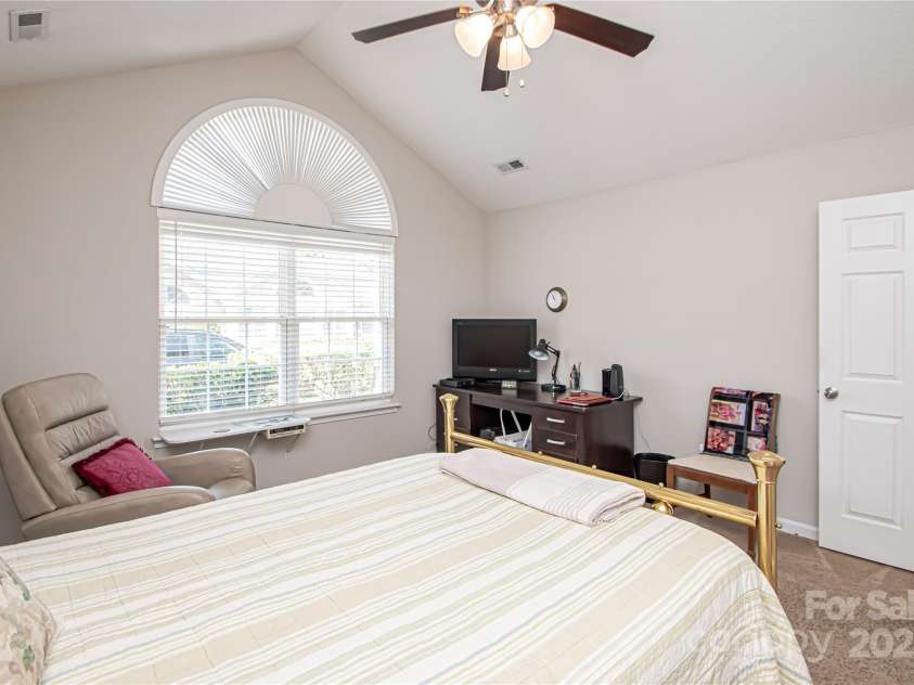 8183 Sultana Circle, Charlotte, NC 28227.  MLS# CAR4267059, YatesRealty ID 18426. 