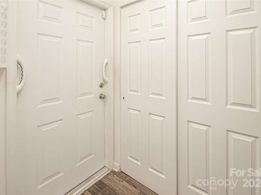 8183 Sultana Circle, Charlotte, NC 28227.  MLS# CAR4267059, YatesRealty ID 18426. 