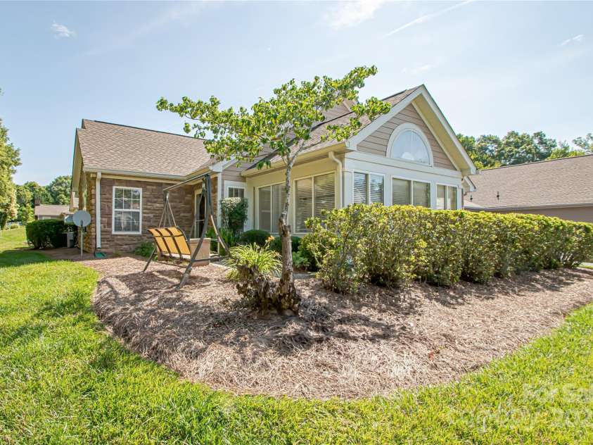 8183 Sultana Circle, Charlotte, NC 28227.  MLS# CAR4267059, YatesRealty ID 18426. 