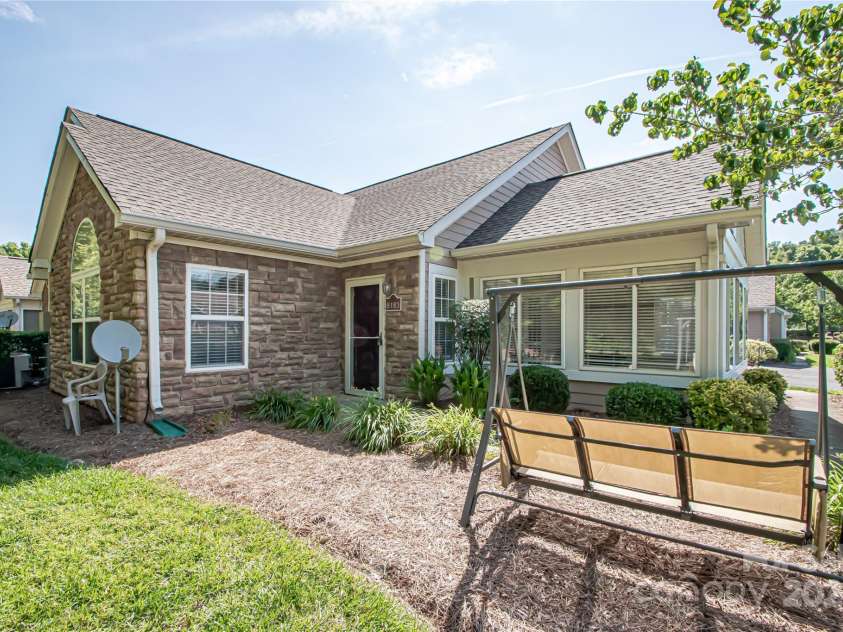 8183 Sultana Circle, Charlotte, NC 28227.  MLS# CAR4267059, YatesRealty ID 18426. 