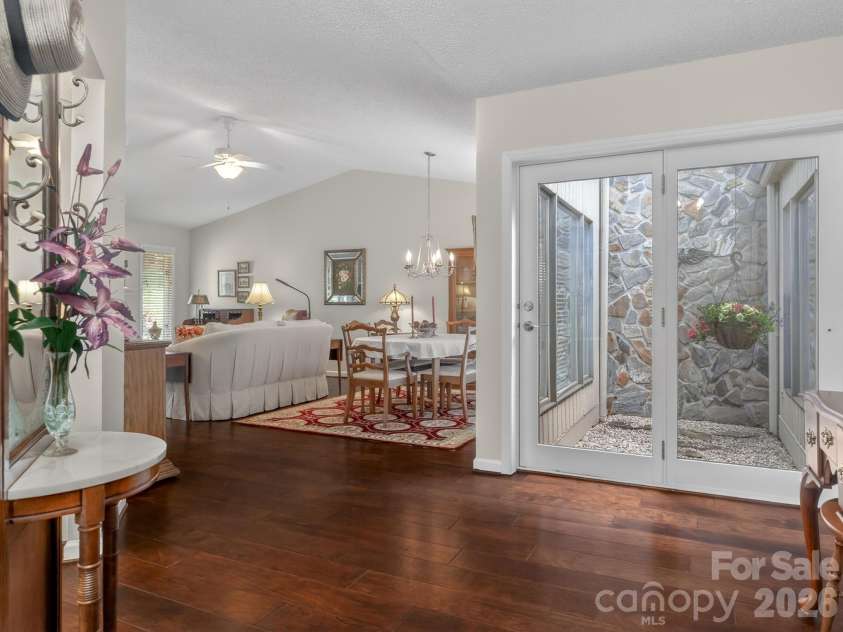 136 Deerlake Drive, Asheville, NC 28803.  MLS# CAR4376799, YatesRealty ID 18427. 