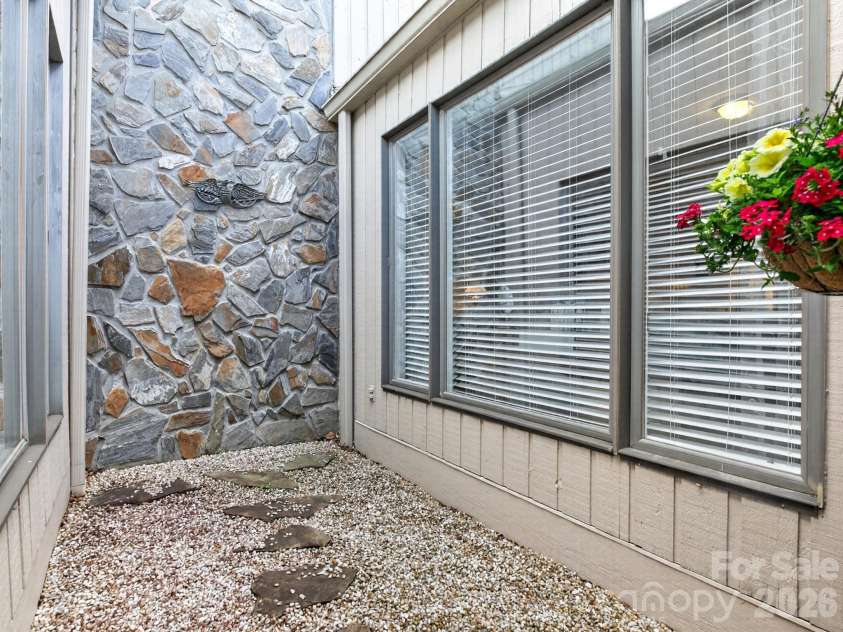 136 Deerlake Drive, Asheville, NC 28803.  MLS# CAR4376799, YatesRealty ID 18427. 