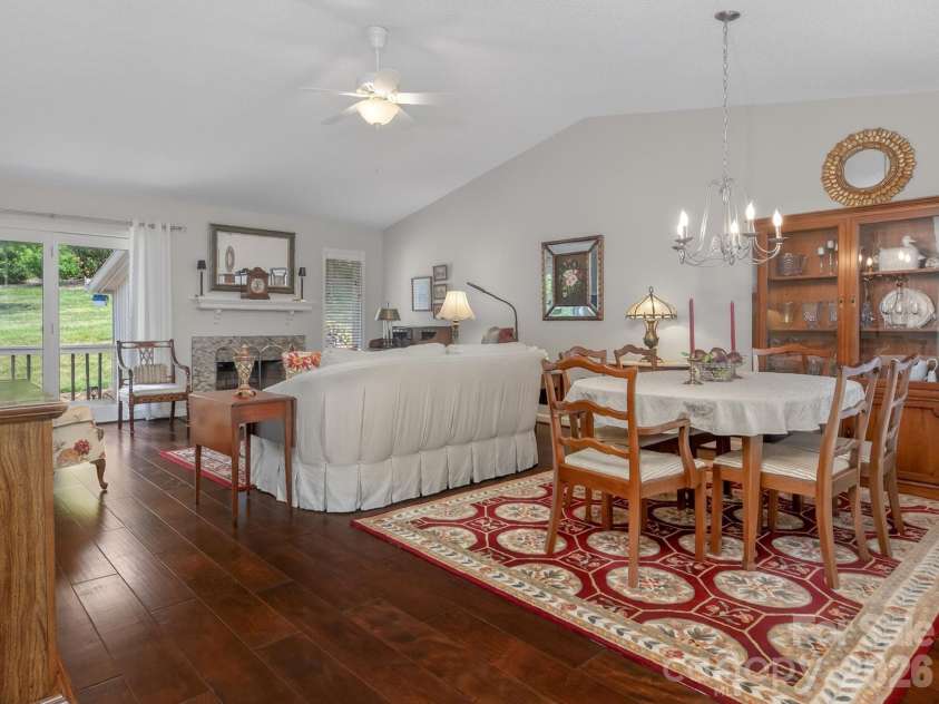136 Deerlake Drive, Asheville, NC 28803.  MLS# CAR4376799, YatesRealty ID 18427. 