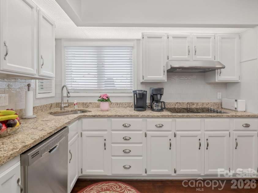136 Deerlake Drive, Asheville, NC 28803.  MLS# CAR4376799, YatesRealty ID 18427. 