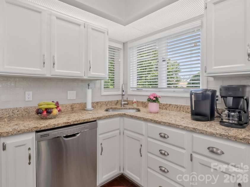 136 Deerlake Drive, Asheville, NC 28803.  MLS# CAR4376799, YatesRealty ID 18427. 