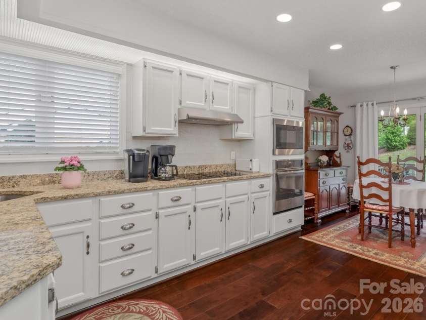 136 Deerlake Drive, Asheville, NC 28803.  MLS# CAR4376799, YatesRealty ID 18427. 