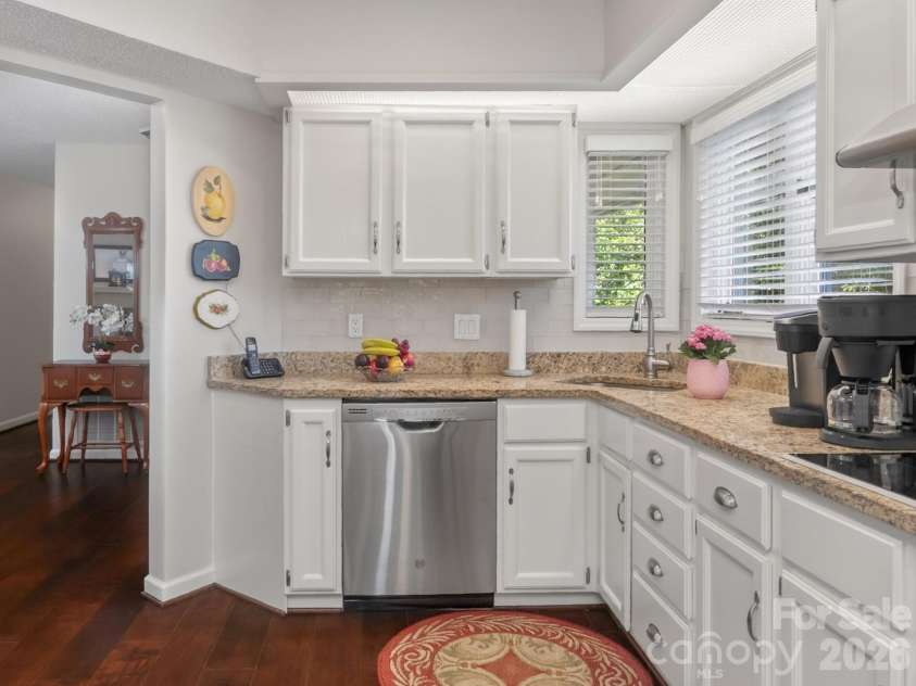 136 Deerlake Drive, Asheville, NC 28803.  MLS# CAR4376799, YatesRealty ID 18427. 