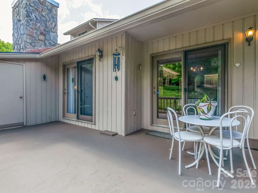 136 Deerlake Drive, Asheville, NC 28803.  MLS# CAR4376799, YatesRealty ID 18427. 