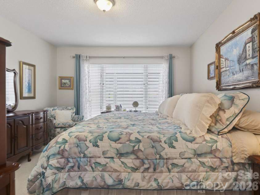 136 Deerlake Drive, Asheville, NC 28803.  MLS# CAR4376799, YatesRealty ID 18427. 