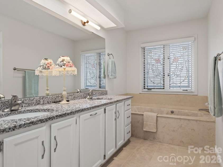 136 Deerlake Drive, Asheville, NC 28803.  MLS# CAR4376799, YatesRealty ID 18427. 