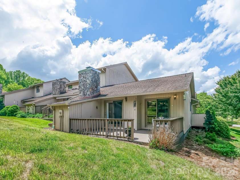 136 Deerlake Drive, Asheville, NC 28803.  MLS# CAR4376799, YatesRealty ID 18427. 