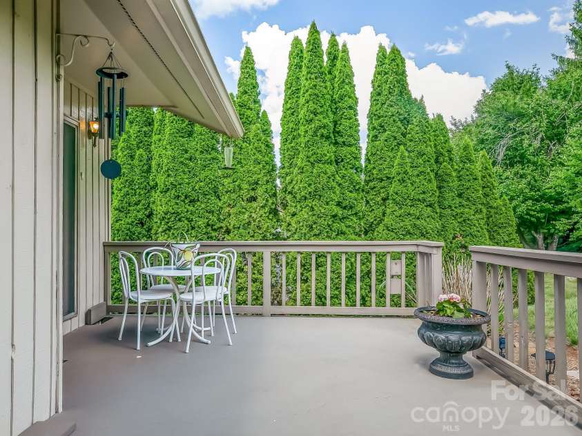 136 Deerlake Drive, Asheville, NC 28803.  MLS# CAR4376799, YatesRealty ID 18427. 