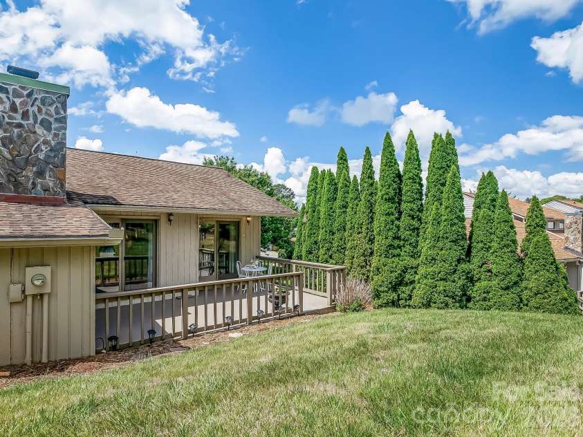 136 Deerlake Drive, Asheville, NC 28803.  MLS# CAR4376799, YatesRealty ID 18427. 