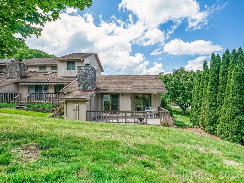 136 Deerlake Drive, Asheville, NC 28803.  MLS# CAR4376799, YatesRealty ID 18427. 