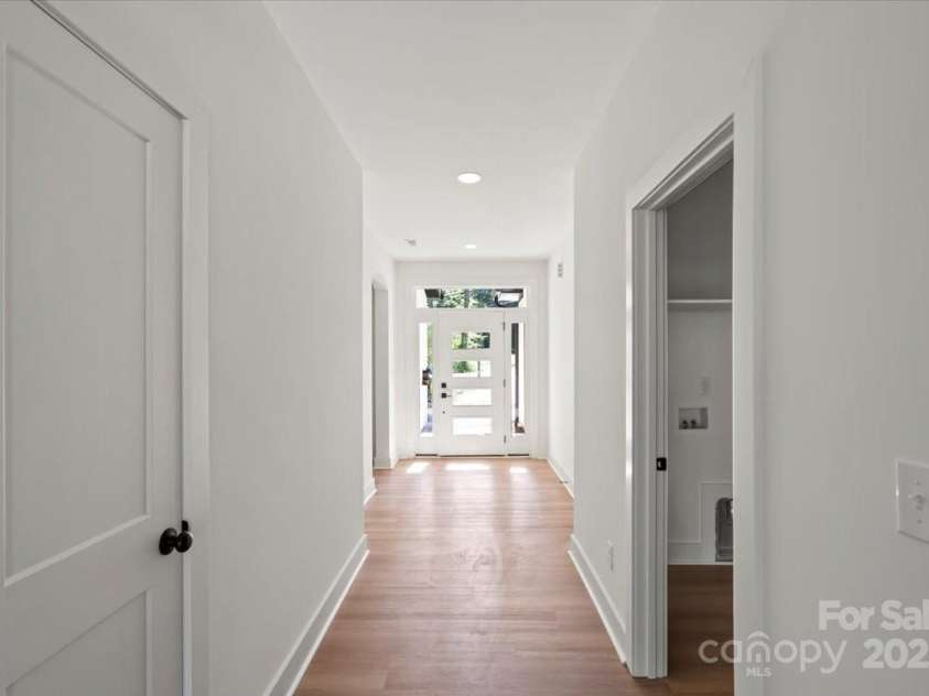 8632 Cedarbrook Drive, Charlotte, NC 28215.  MLS# CAR4261281, YatesRealty ID 18427. 