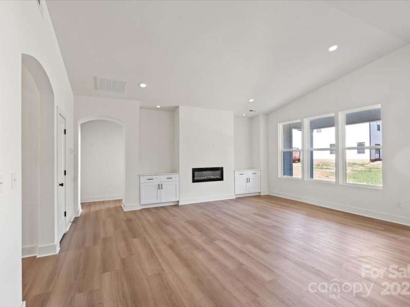 8632 Cedarbrook Drive, Charlotte, NC 28215.  MLS# CAR4261281, YatesRealty ID 18427. 