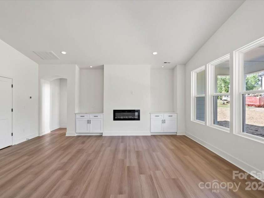 8632 Cedarbrook Drive, Charlotte, NC 28215.  MLS# CAR4261281, YatesRealty ID 18427. 